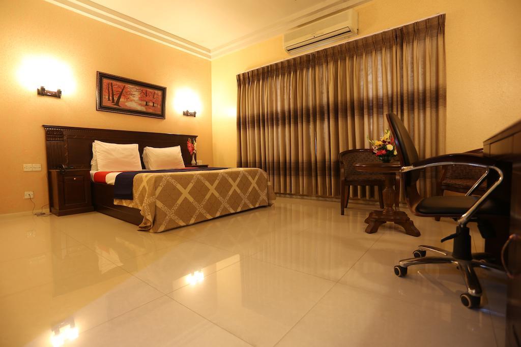 Eastern House Hotel Dhaka Bagian luar foto