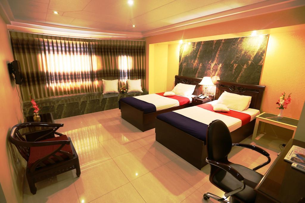 Eastern House Hotel Dhaka Bagian luar foto