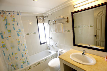 Eastern House Hotel Dhaka Bagian luar foto